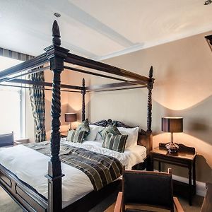 Four Poster Room